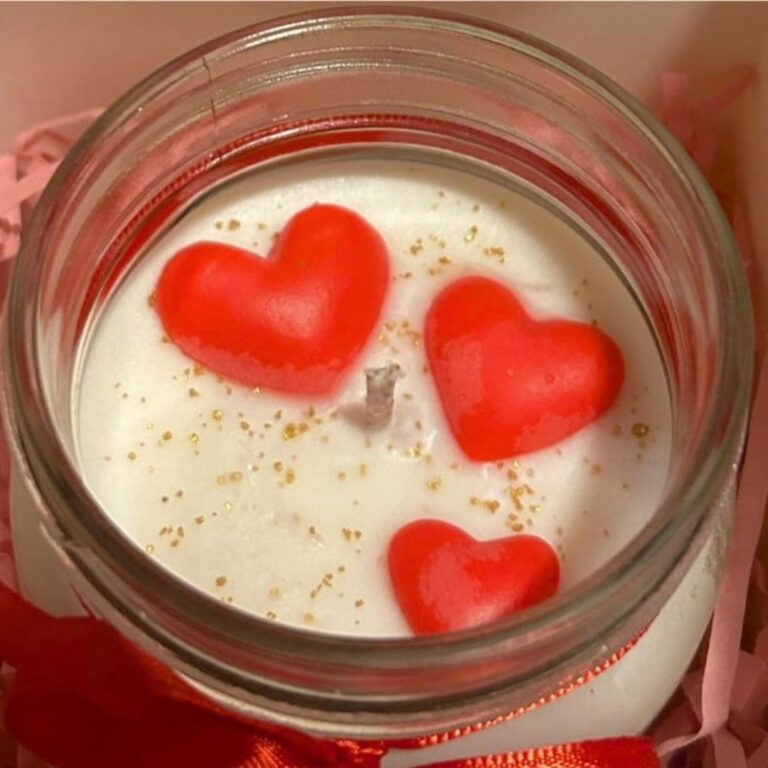 candelita con corazones rojos